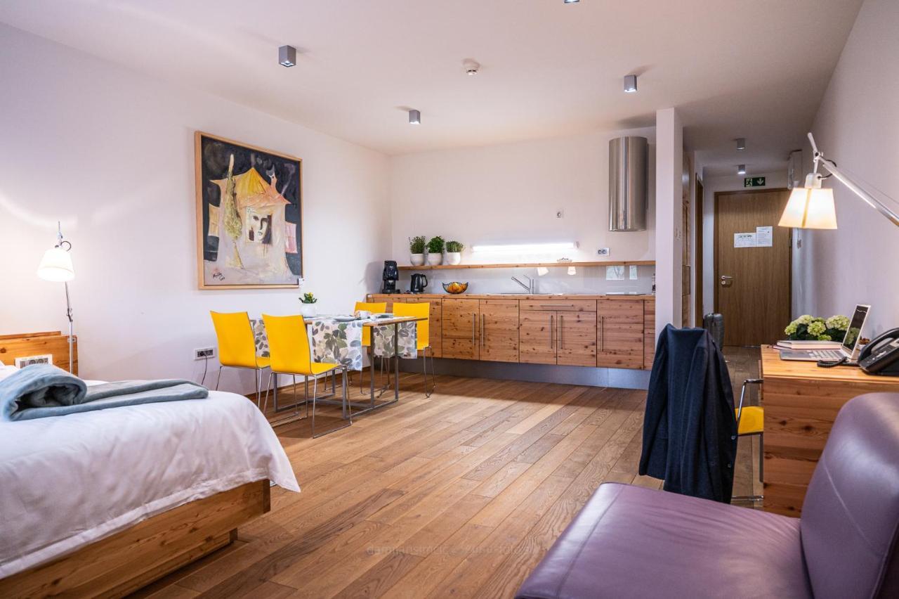 Vila Vipolze - Rooms & J. Suites Экстерьер фото